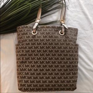 Super cute Michael Kors purse